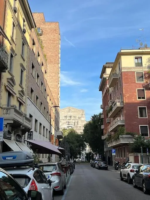 Tarra Place Milan 0*,